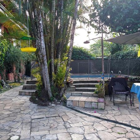 Lindas suítes a uma quadra da praia e centro Ubatuba Exterior foto
