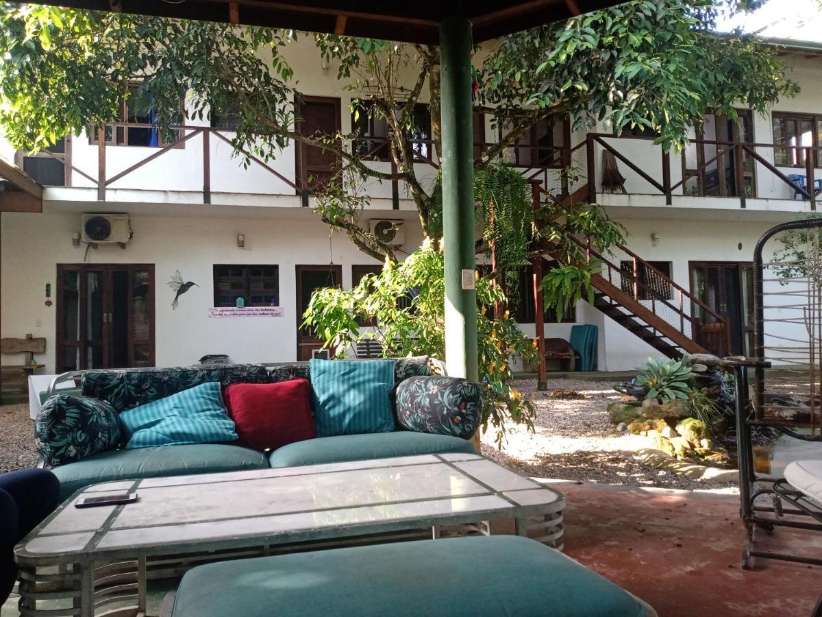 Lindas suítes a uma quadra da praia e centro Ubatuba Exterior foto